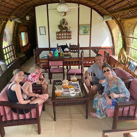 Thara'S Houseboat Hotel Alappuzha Ngoại thất bức ảnh
