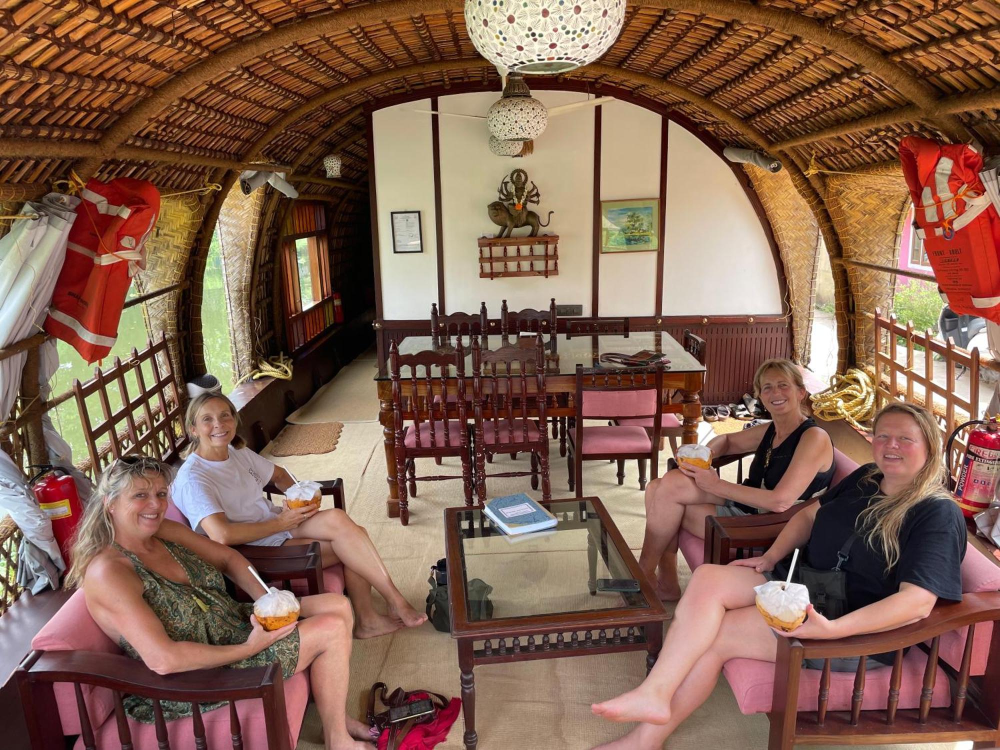 Thara'S Houseboat Hotel Alappuzha Ngoại thất bức ảnh