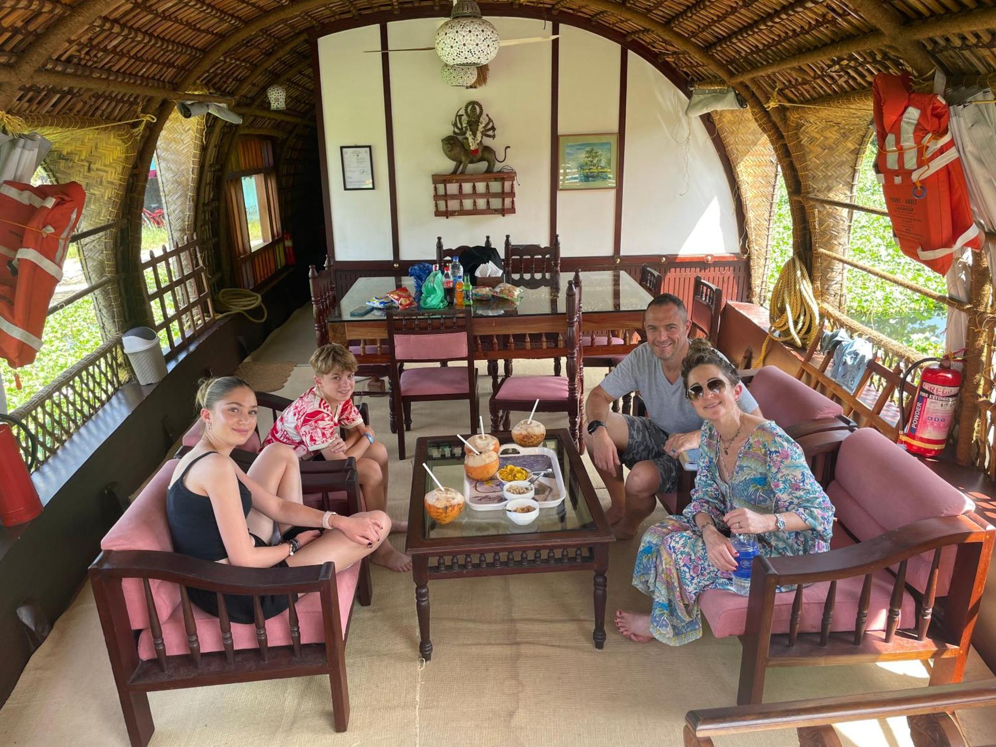 Thara'S Houseboat Hotel Alappuzha Ngoại thất bức ảnh