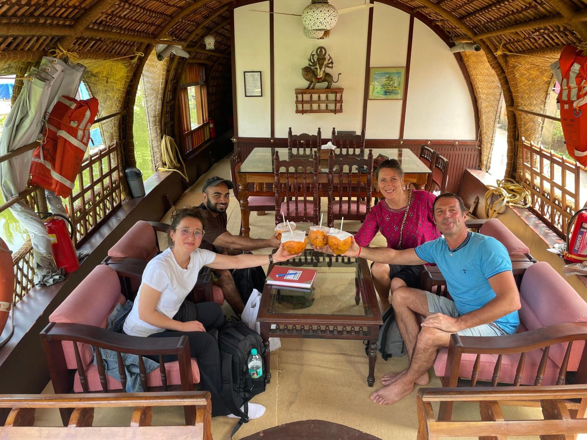 Thara'S Houseboat Hotel Alappuzha Ngoại thất bức ảnh